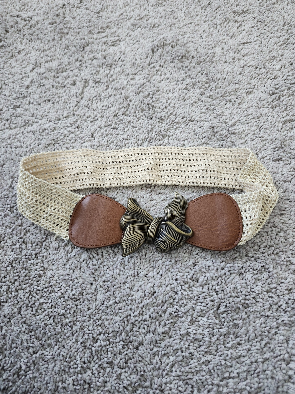 Suzy Shier Belt Cream Crochet Elastic Brown Leather Tabs Metal Gold Tone Bow
